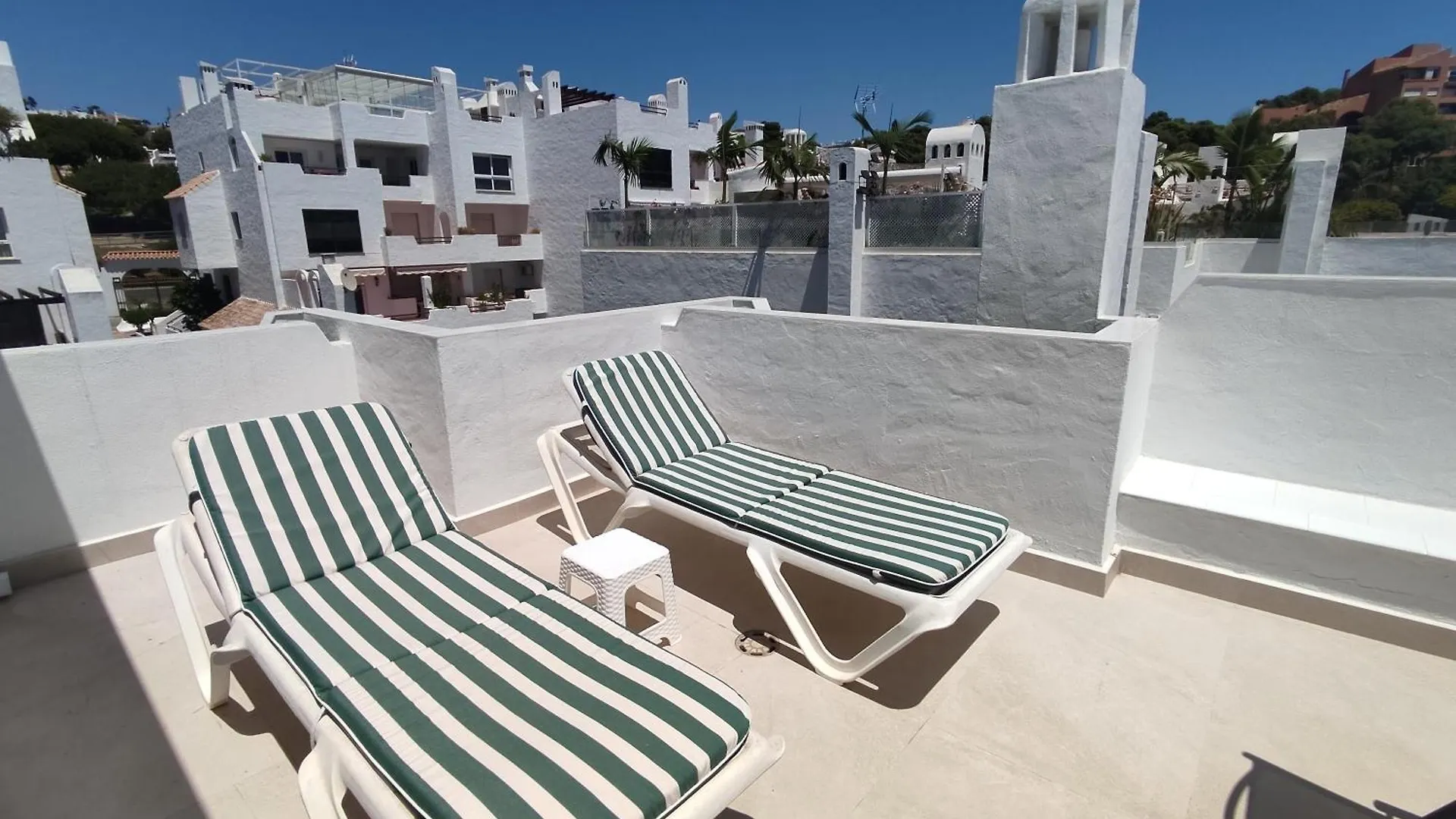 Front Sea View Penthouse Apartment Estepona 0*,